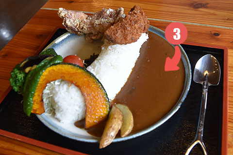 なみなみと注がれたールーダム湖