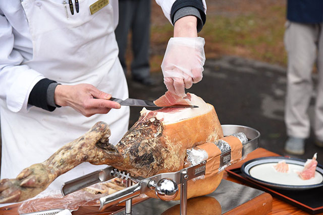 安曇野放牧豚の生ハム試食会