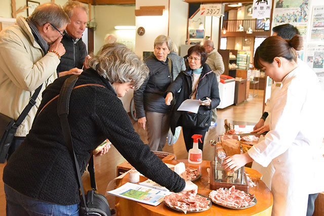 安曇野放牧豚の生ハム試食会